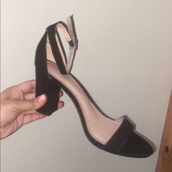 Heels - Picture 3 of 3